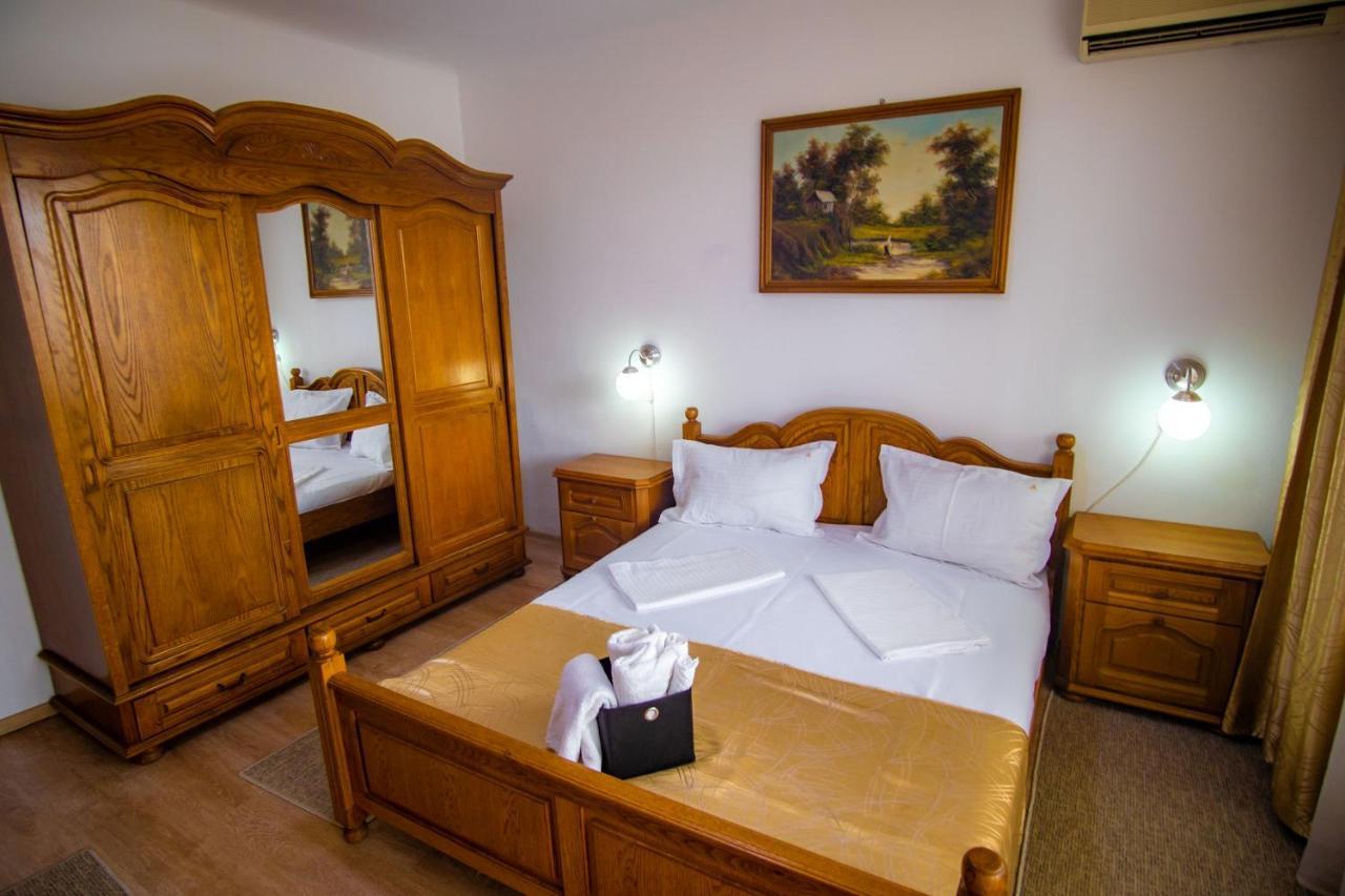 Hotel Turist Pucioasa Exterior photo